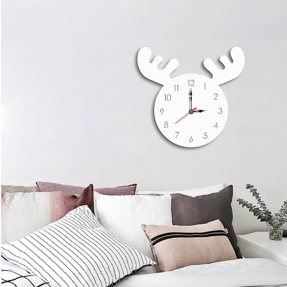 Cute Moose Decorative Quartz Wall Clock Battery Operated Silent Clock for Living Room, Bedroom