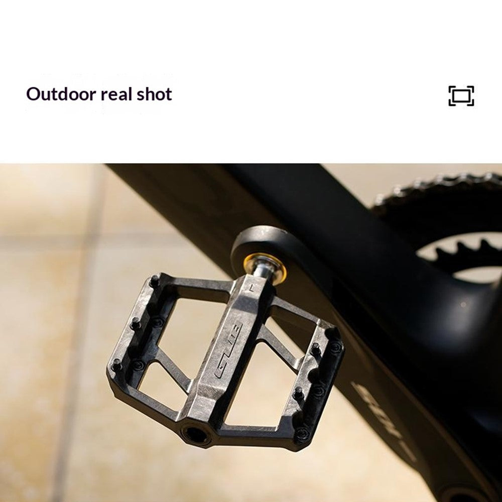 GUB GC072 Bike Pedals Titanium Axle Carbon Fiber Composite MTB / Road Bicycle Pedals Triple Sealed Bearings for Outdoor