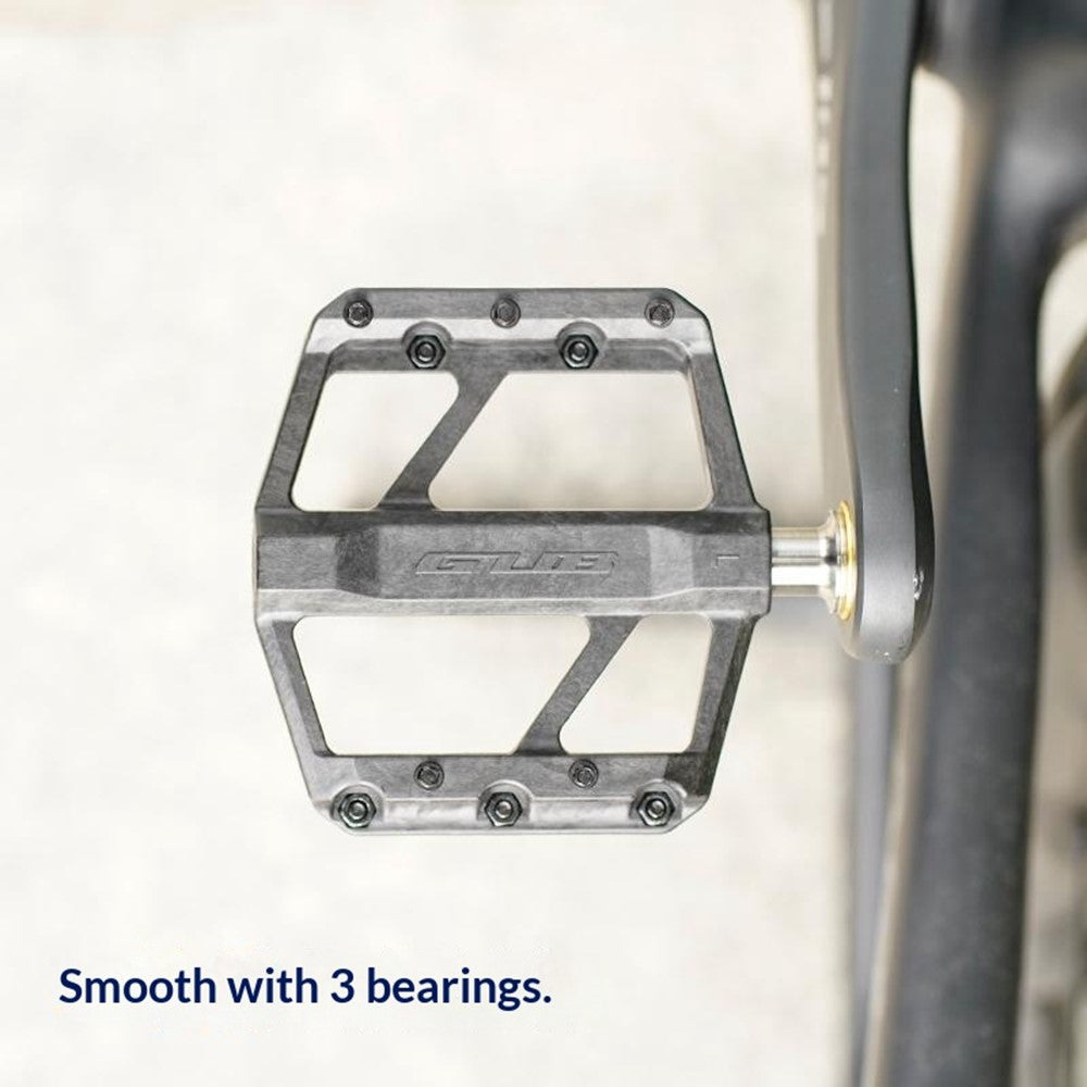 GUB GC072 Bike Pedals Titanium Axle Carbon Fiber Composite MTB / Road Bicycle Pedals Triple Sealed Bearings for Outdoor