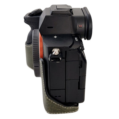 For Sony A7R V / A7 IV / A7S III / Alpha 1 Case Buffalo Texture PU Leather Bottom Case Half Body Camera Cover with Battery Opening