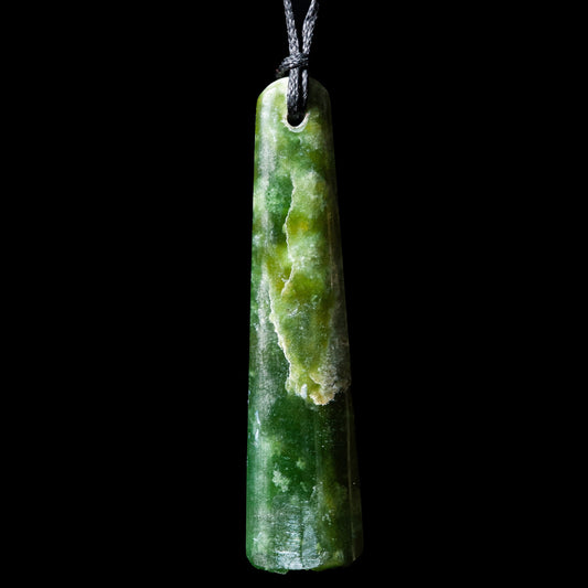 Pounamu Hei Toki, handcrafted pendant