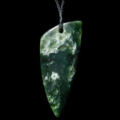 Pounamu Rei Niho (tooth) Pendant