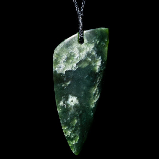 Pounamu Rei Niho (tooth) Pendant
